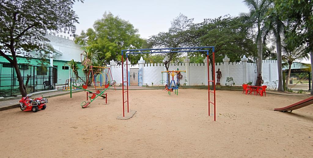 Royal Club Chennai Exterior photo