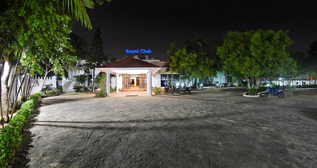 Royal Club Chennai Exterior photo