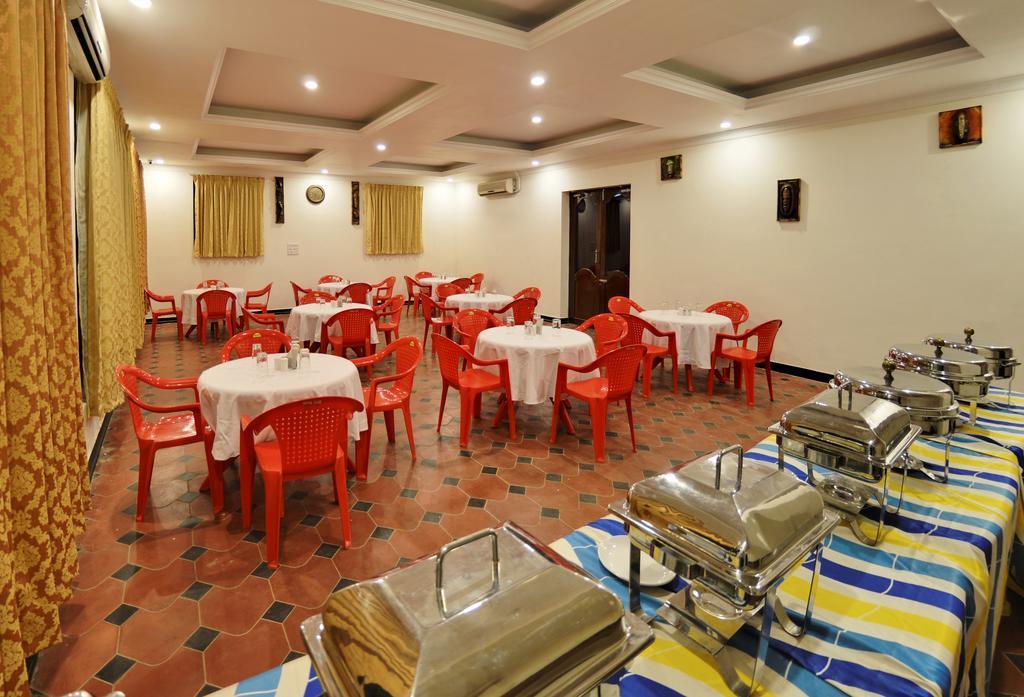 Royal Club Chennai Exterior photo